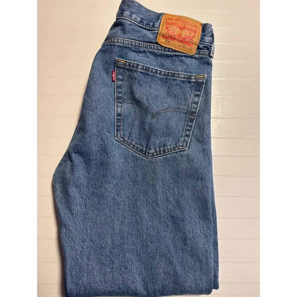 Levis 505‎ Regular Fit Straight Leg Jeans Mens 36x32 Medium Wash Blue 00505-4891